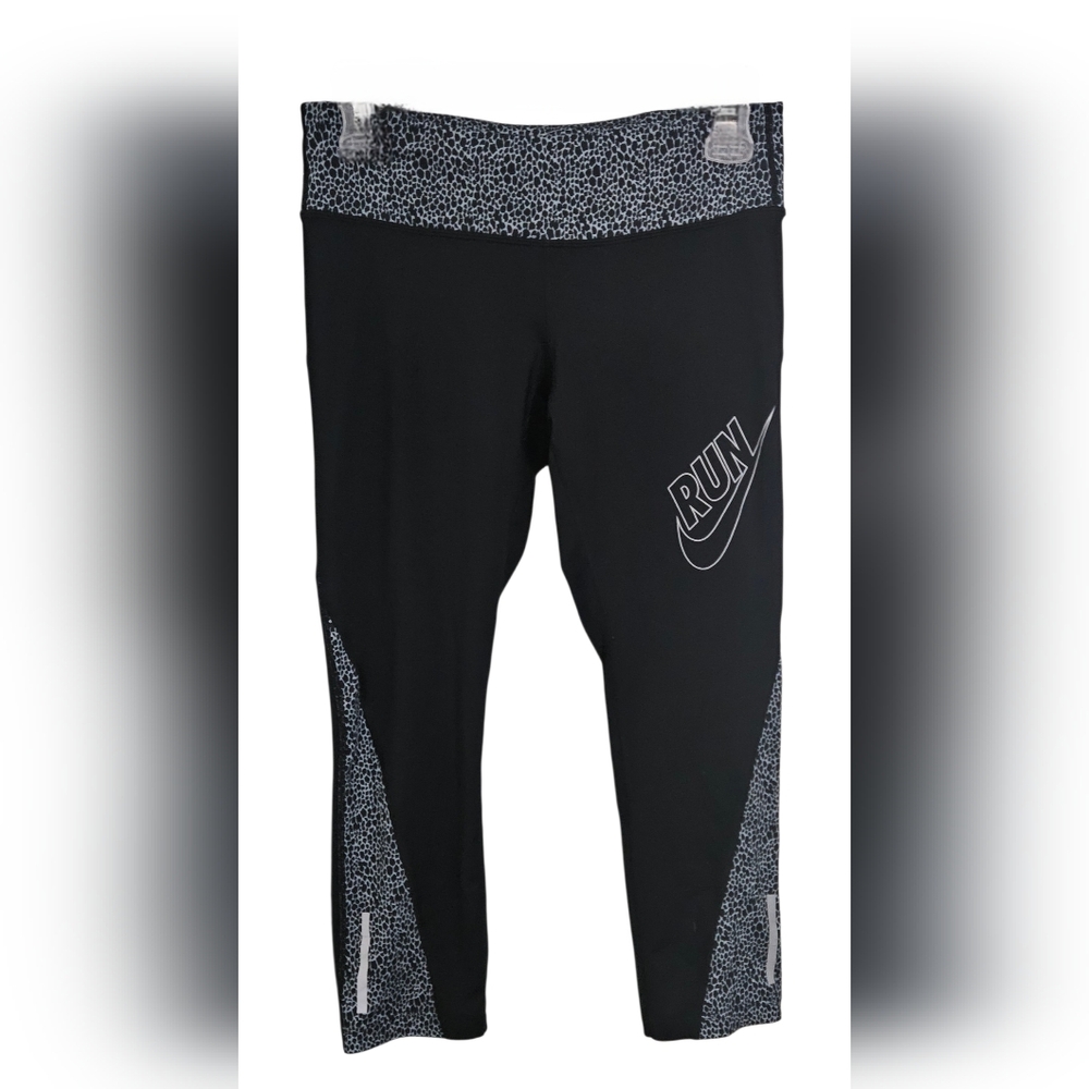 Nike Womens Black Graphic Leggings With "Run" Written On Front